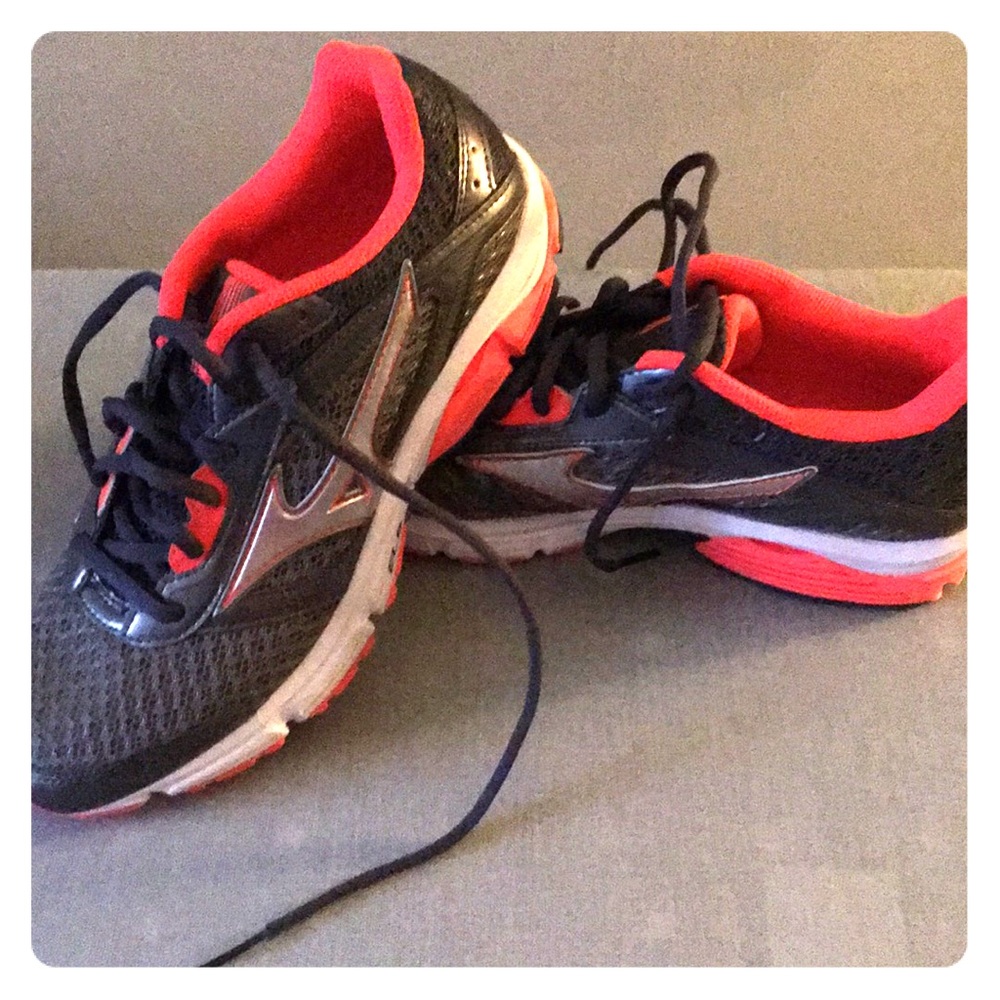 Mizuno Wave x10